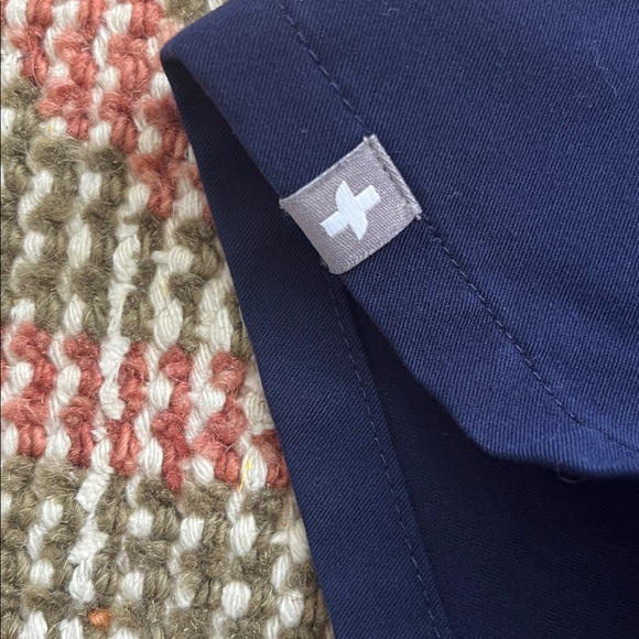 Figs Women’s Navy Scrub Short Sleeve Top Size Small - Picture 6 of 8